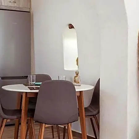 Whitelist Maisonette In