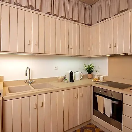 Whitelist Maisonette In Hotel