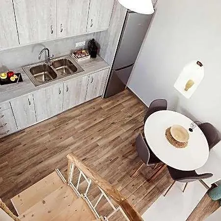 Whitelist Maisonette In Hotel